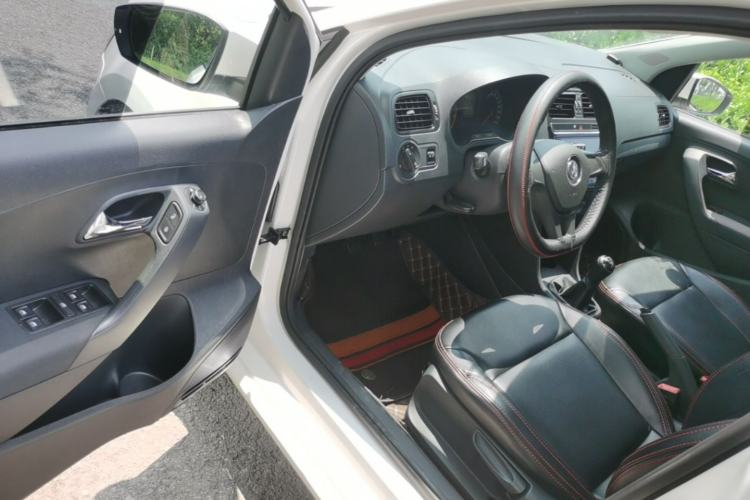 Used Volkswagen Polo 2016 1.4L Manual Fashion Model Driver Seat