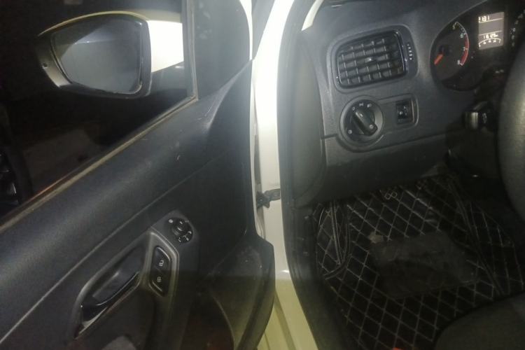 Used Volkswagen Polo 2016 1.4L Manual Fashion Model Driver Seat