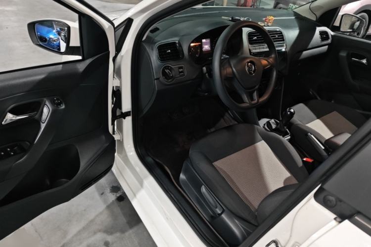 Used Volkswagen Polo 2016 1.4L Manual Fashion Model Driver Seat