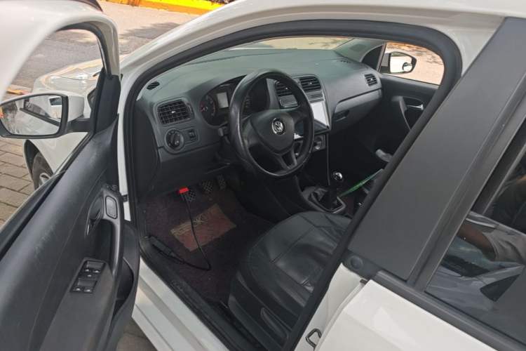 Used Volkswagen Polo 2016 1.4L Manual Fashion Model Driver Seat