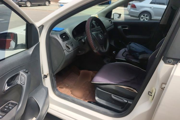 Used Volkswagen Polo 2016 1.4L Manual Fashion Model Driver Seat
