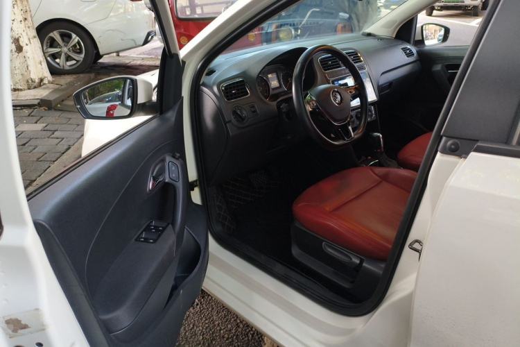 Used Volkswagen Polo 2016 1.6L Automatic Comfort Model Driver Seat