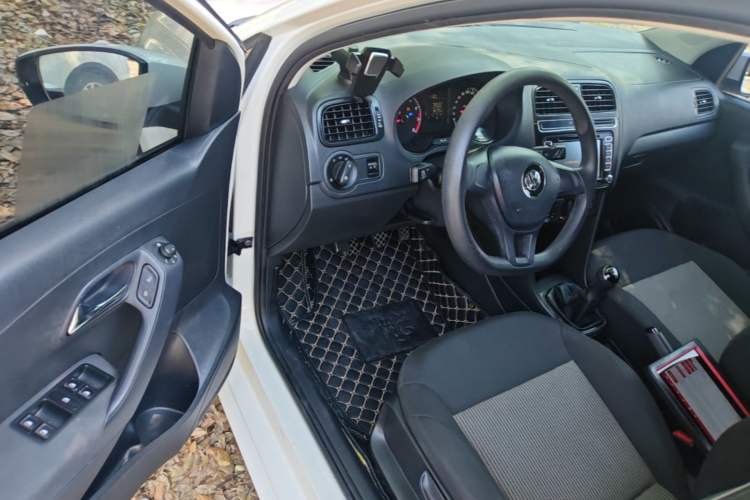 Used Volkswagen Polo 2016 1.4L Manual Fashion Model Driver Seat