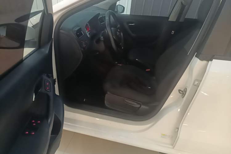 Used Volkswagen Polo 2016 1.6L Automatic Comfort Model Driver Seat