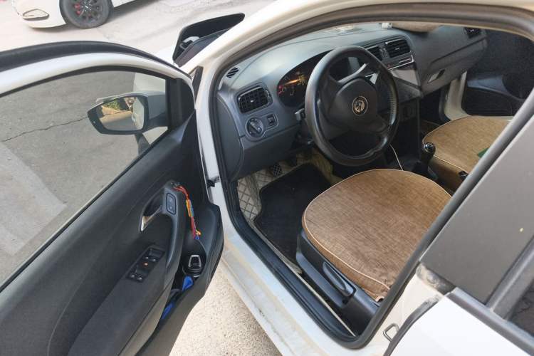 Used Volkswagen Polo 2016 1.4L Manual Fashion Model Driver Seat