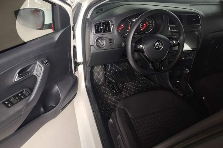 Used Volkswagen Polo 2016 1.6L Automatic Comfort Model Driver Seat