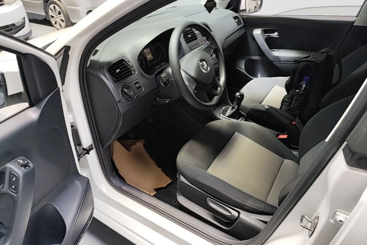 Used Volkswagen Polo 2016 1.4L Manual Fashion Model Driver Seat