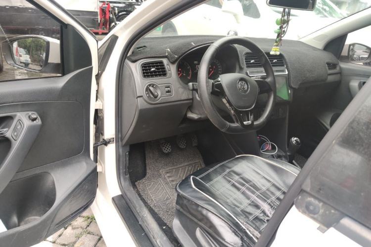 Used Volkswagen Polo 2016 1.4L Manual Fashion Model Driver Seat