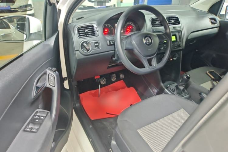 Used Volkswagen Polo 2016 1.4L Manual Fashion Model Driver Seat