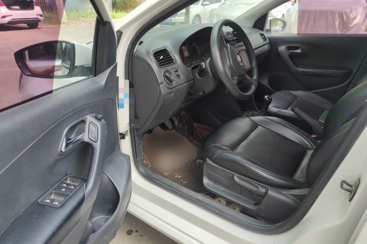 Used Volkswagen Polo 2016 1.4L Manual Fashion Model Driver Seat