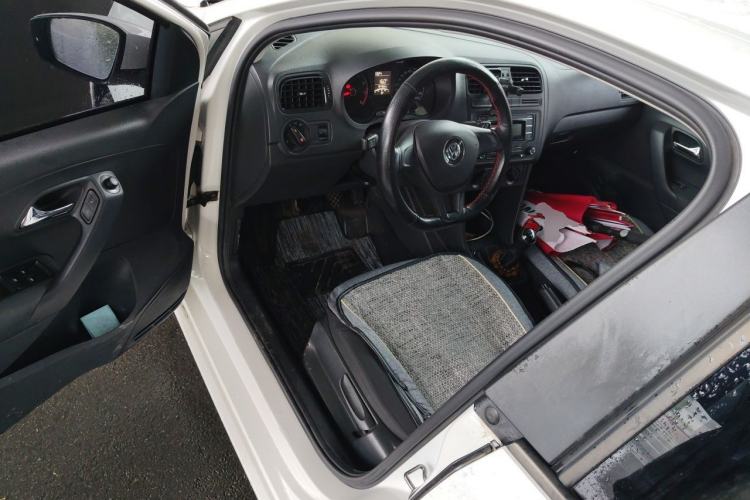 Used Volkswagen Polo 2016 1.4L Manual Fashion Model Driver Seat
