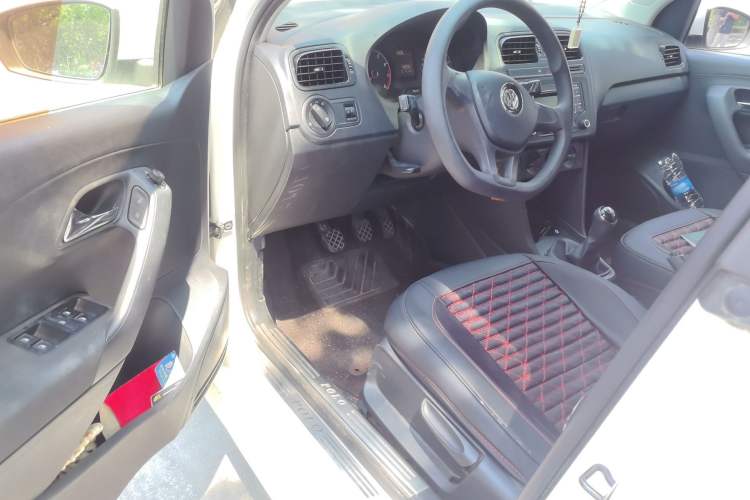 Used Volkswagen Polo 2016 1.4L Manual Fashion Model Driver Seat