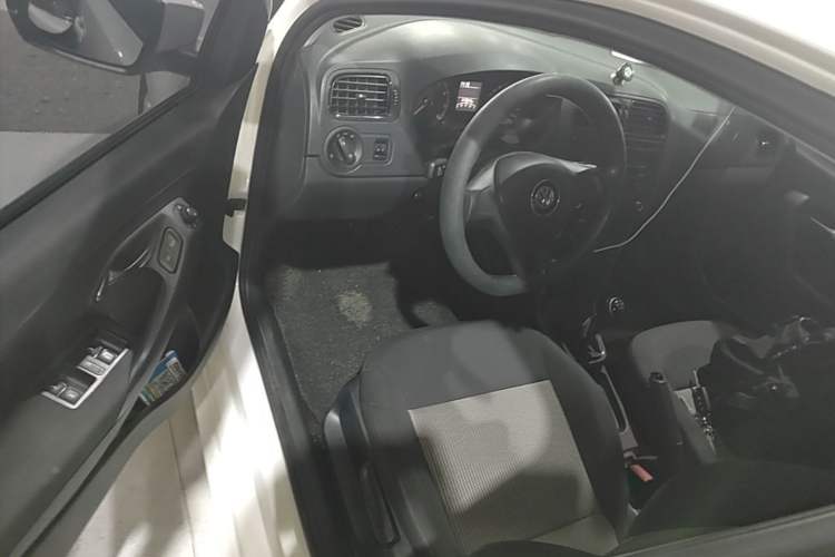 Used Volkswagen Polo 2016 1.4L Manual Fashion Model Driver Seat