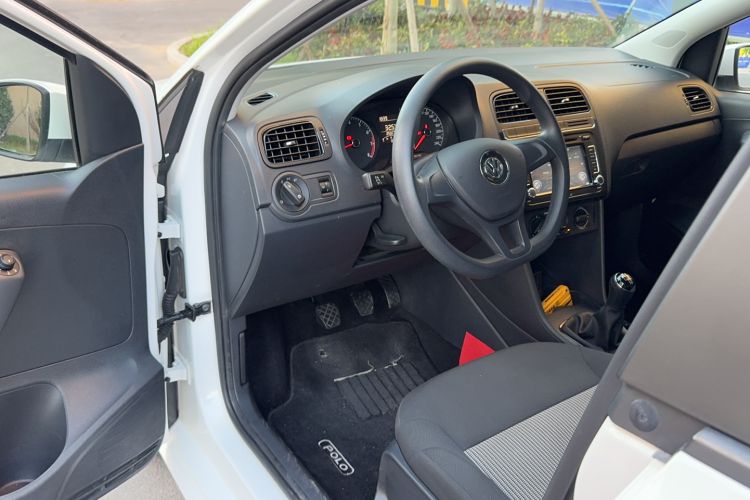Used Volkswagen Polo 2016 1.4L Manual Fashion Model Driver Seat