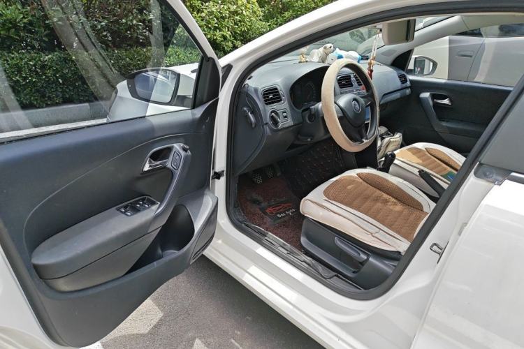 Used Volkswagen Polo 2016 1.4L Manual Fashion Model Driver Seat