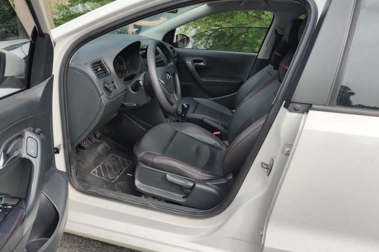 Used Volkswagen Polo 2016 1.4L Manual Fashion Model Driver Seat