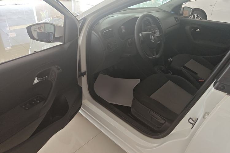 Used Volkswagen Polo 2016 1.4L Manual Fashion Model Driver Seat