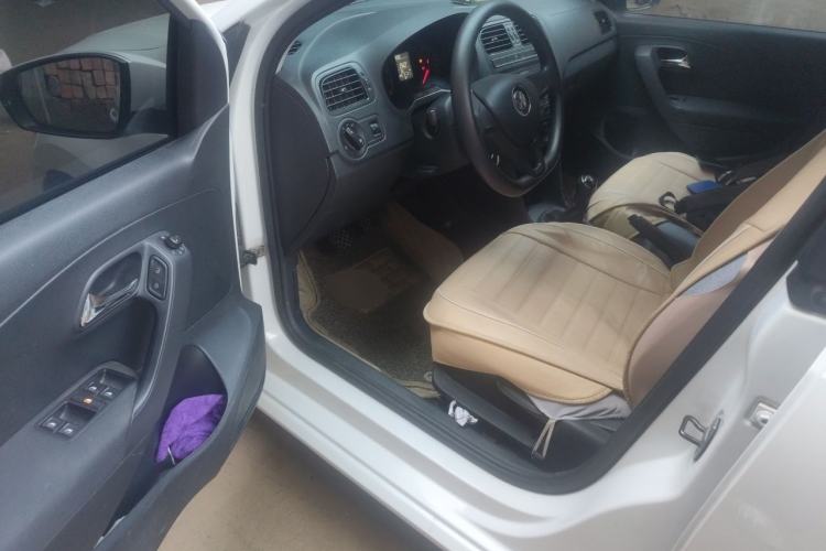 Used Volkswagen Polo 2016 1.4L Manual Fashion Model Driver Seat