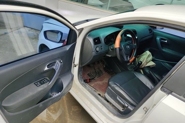 Used Volkswagen Polo 2016 1.4L Manual Fashion Model Driver Seat