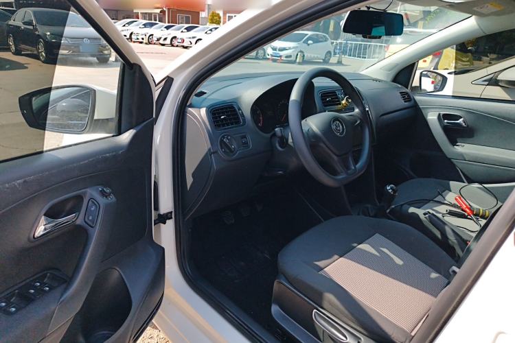 Used Volkswagen Polo 2016 1.4L Manual Fashion Model Driver Seat
