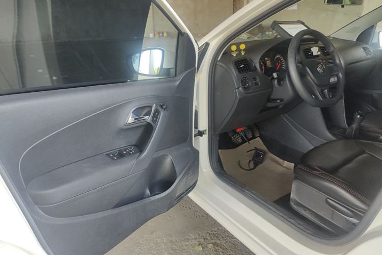 Used Volkswagen Polo 2016 1.4L Manual Fashion Model Driver Seat