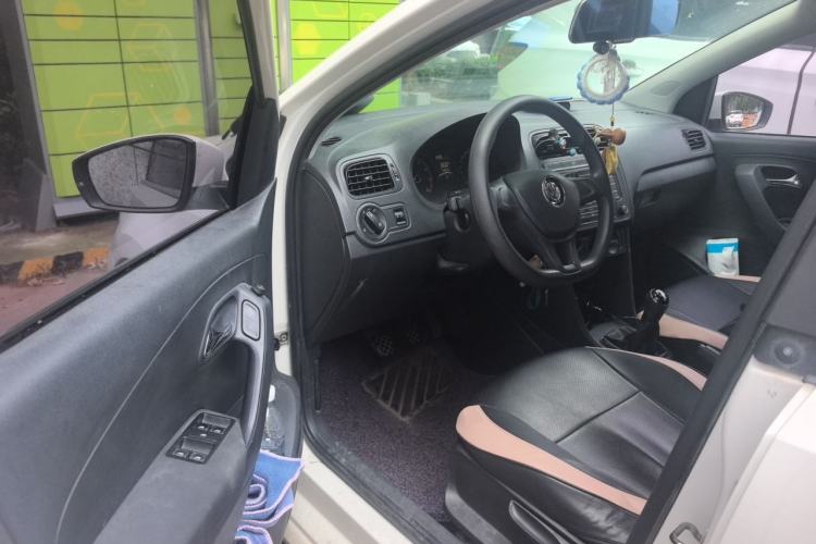 Used Volkswagen Polo 2016 1.4L Manual Fashion Model Driver Seat