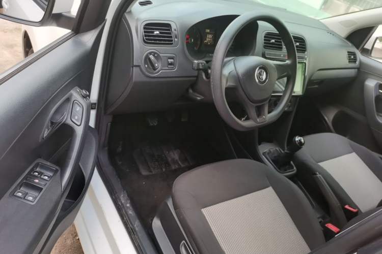 Used Volkswagen Polo 2016 1.4L Manual Fashion Model Driver Seat