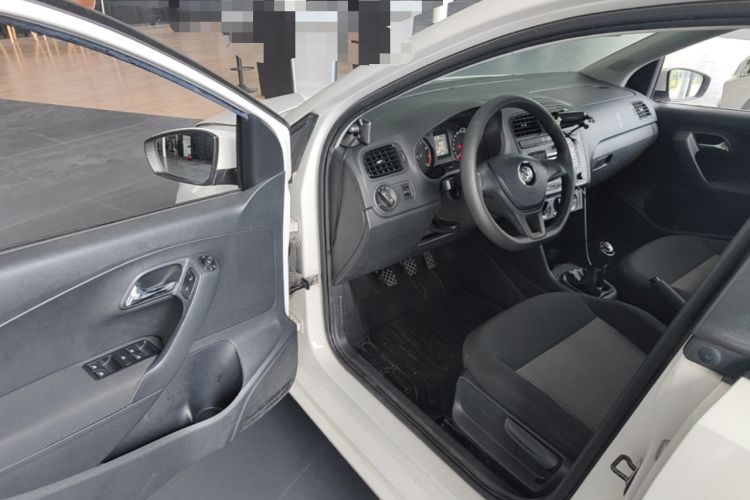 Used Volkswagen Polo 2016 1.4L Manual Fashion Model Driver Seat