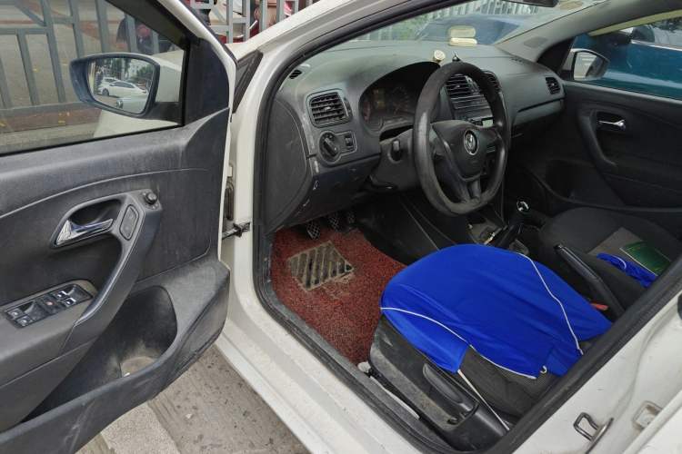 Used Volkswagen Polo 2016 1.4L Manual Fashion Model Driver Seat