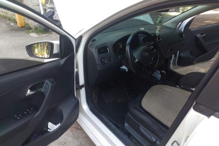 Used Volkswagen Polo 2016 1.6L Automatic Comfort Model Driver Seat
