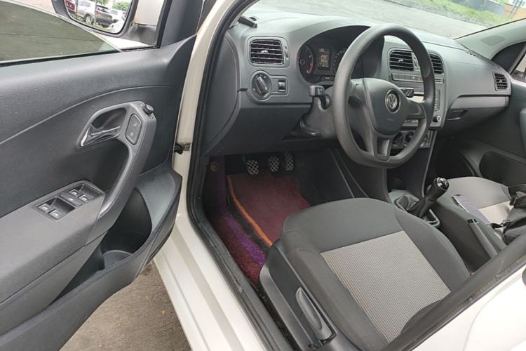 Used Volkswagen Polo 2016 1.4L Manual Fashion Model Driver Seat