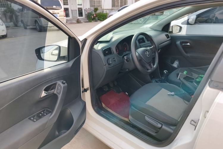 Used Volkswagen Polo 2016 1.4L Manual Fashion Model Driver Seat
