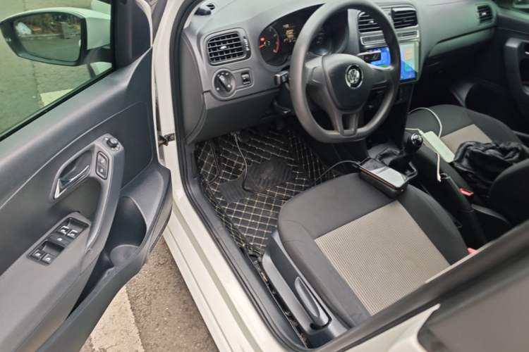 Used Volkswagen Polo 2016 1.4L Manual Fashion Model Driver Seat
