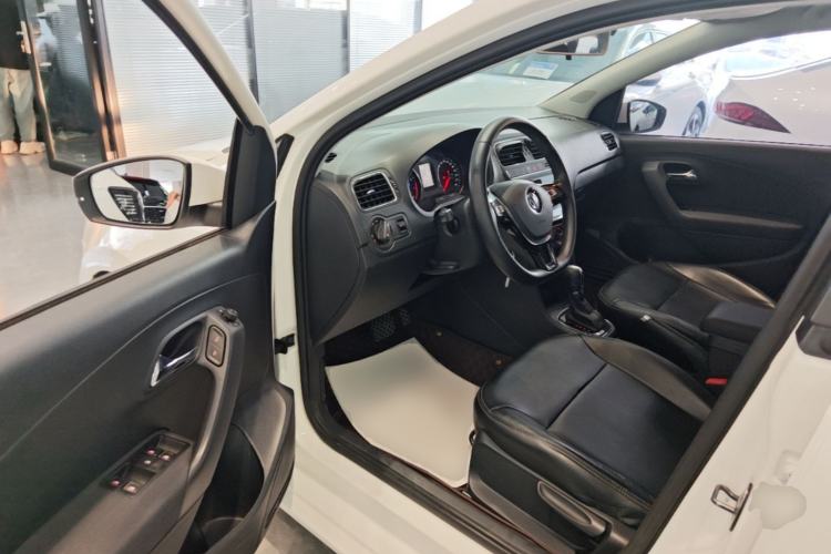 Used Volkswagen Polo 2016 1.6L Automatic Comfort Model Driver Seat
