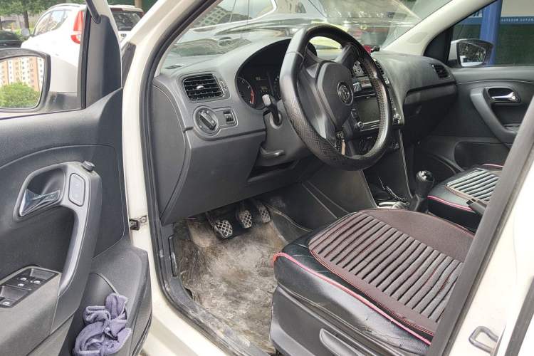 Used Volkswagen Polo 2016 1.4L Manual Fashion Model Driver Seat