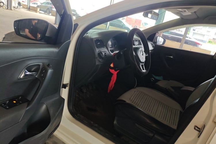 Used Volkswagen Polo 2016 1.4L Manual Fashion Model Driver Seat