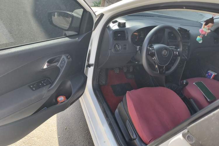 Used Volkswagen Polo 2016 1.4L Manual Fashion Model Driver Seat