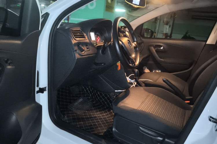 Used Volkswagen Polo 2016 1.6L Automatic Comfort Model Driver Seat