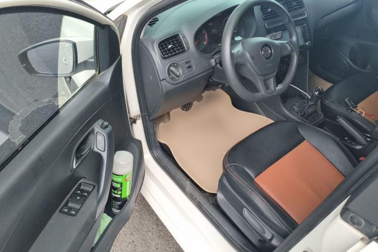 Used Volkswagen Polo 2016 1.4L Manual Fashion Model Driver Seat