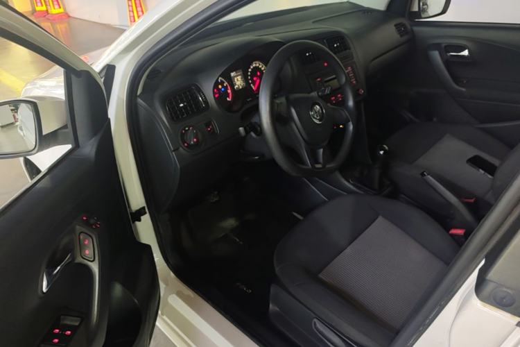 Used Volkswagen Polo 2016 1.4L Manual Fashion Model Driver Seat