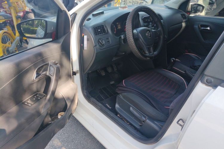 Used Volkswagen Polo 2016 1.4L Manual Fashion Model Driver Seat
