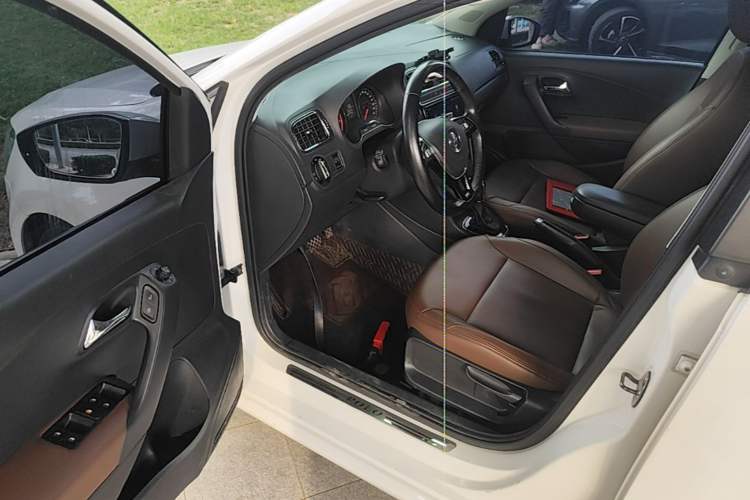 Used Volkswagen Polo 2016 1.6L Automatic Comfort Model Driver Seat