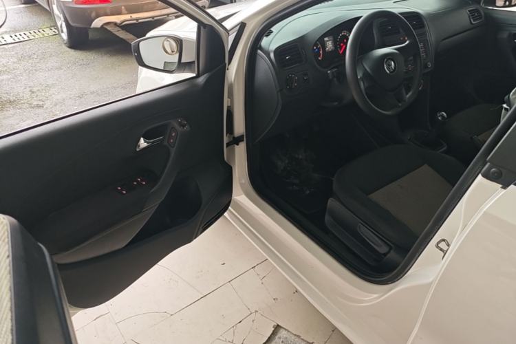 Used Volkswagen Polo 2016 1.4L Manual Fashion Model Driver Seat