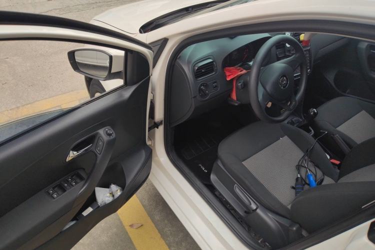 Used Volkswagen Polo 2016 1.4L Manual Fashion Model Driver Seat