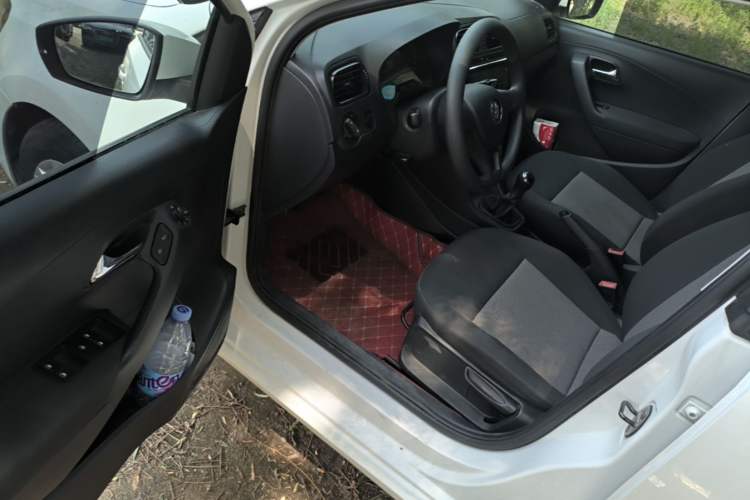 Used Volkswagen Polo 2016 1.4L Manual Fashion Model Driver Seat