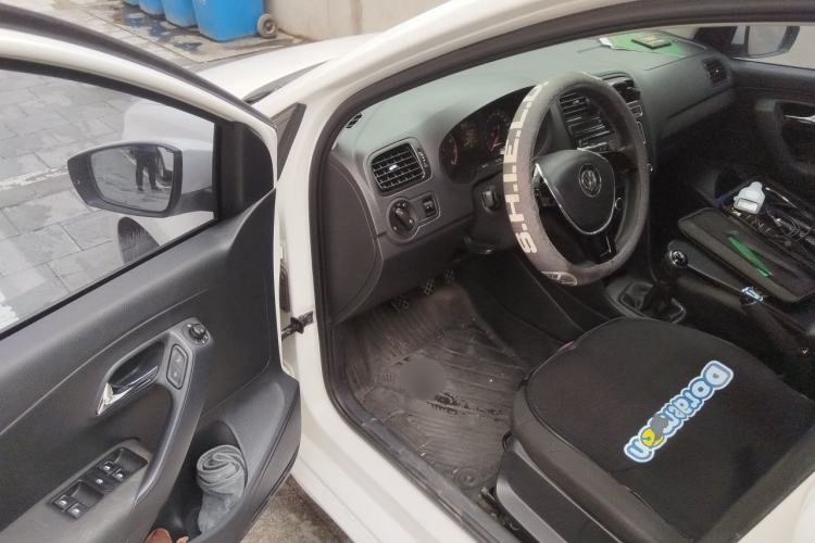 Used Volkswagen Polo 2016 1.4L Manual Fashion Model Driver Seat