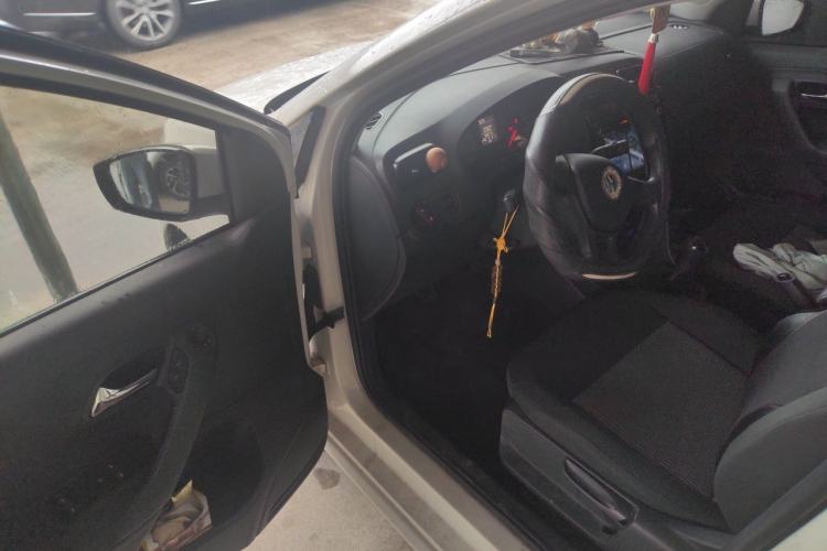Used Volkswagen Polo 2016 1.4L Manual Fashion Model Driver Seat