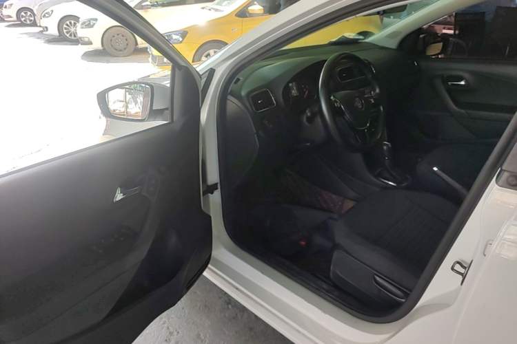 Used Volkswagen Polo 2016 1.6L Automatic Comfort Model Driver Seat
