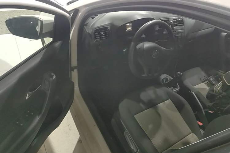 Used Volkswagen Polo 2016 1.4L Manual Fashion Model Driver Seat