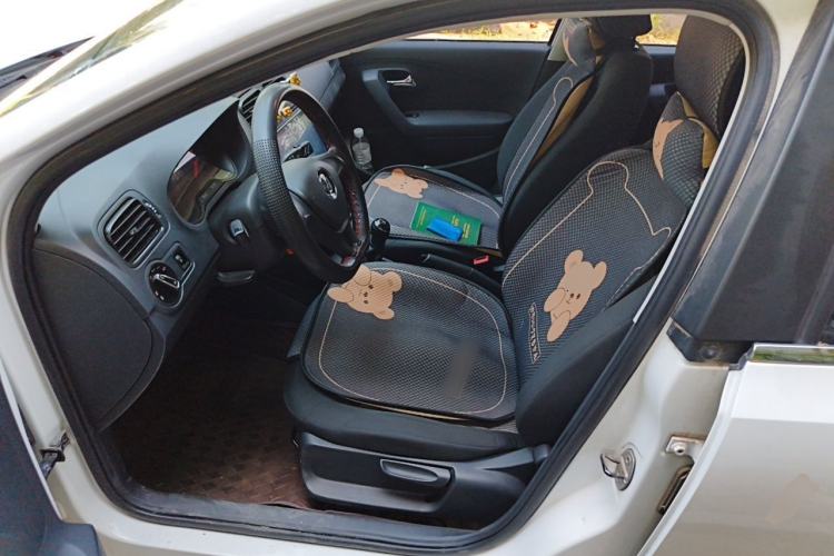 Used Volkswagen Polo 2016 1.4L Manual Fashion Model Driver Seat